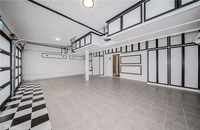 Building Photo - 5338 Chariton Ave