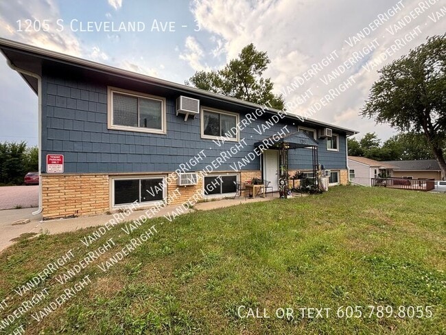 Primary Photo - 1205 S Cleveland Ave