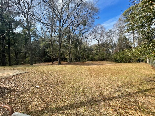 Building Photo - ** 4 bed 2 bath located in Prattville ** C...