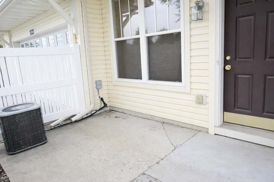 Building Photo - 1908 Shamrock Pl