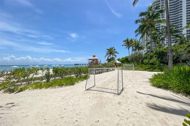Building Photo - 16901 Collins Ave