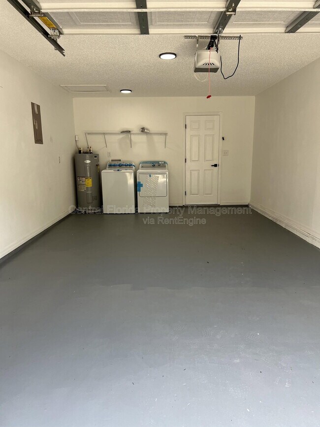 Building Photo - 914 Robinhood Ct