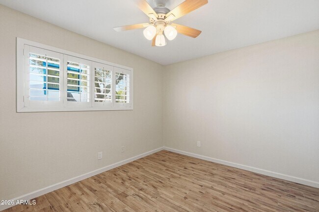 Building Photo - 5525 E Thomas Rd