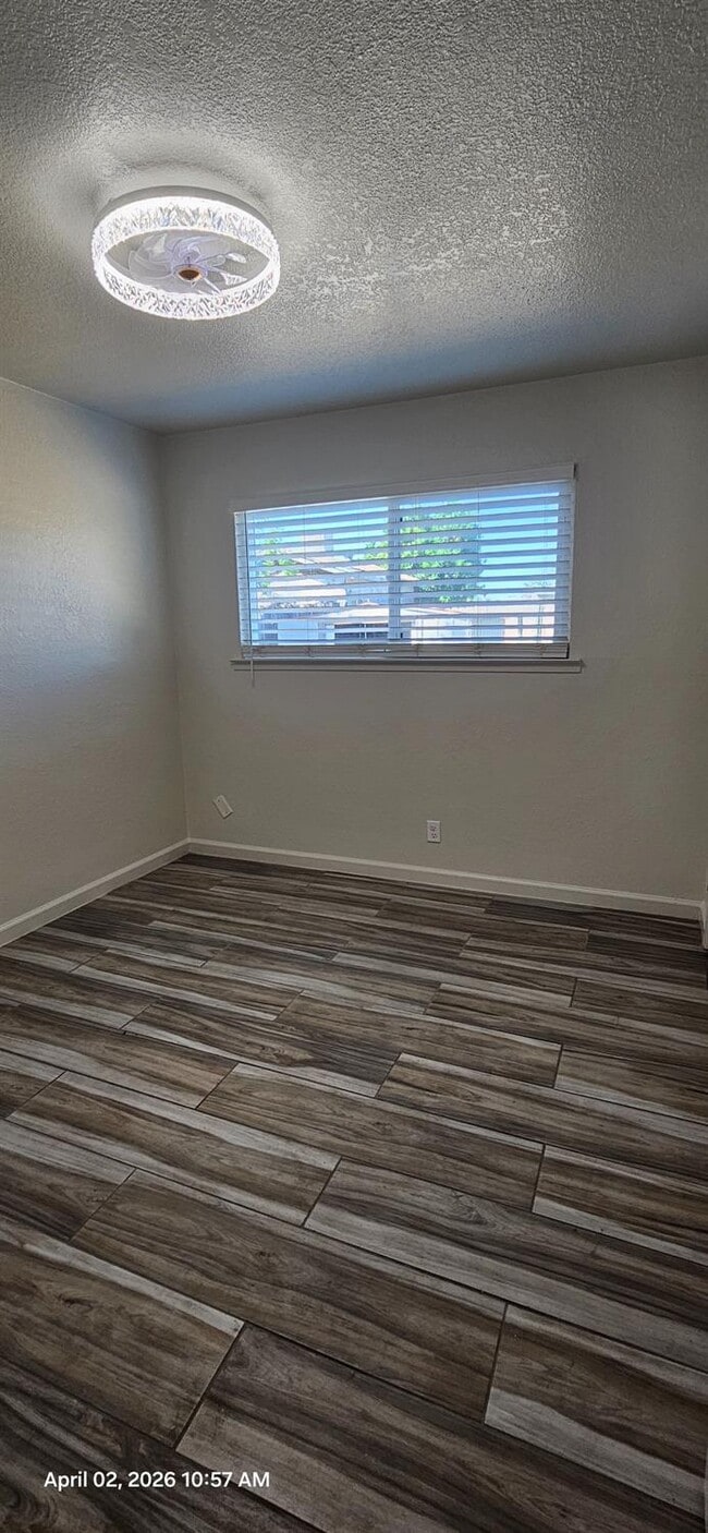 Building Photo - 3069 Thompson Ave