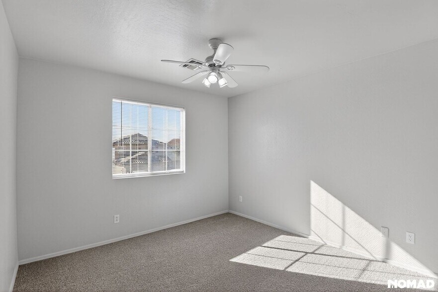 Building Photo - 22066 W Solano Dr