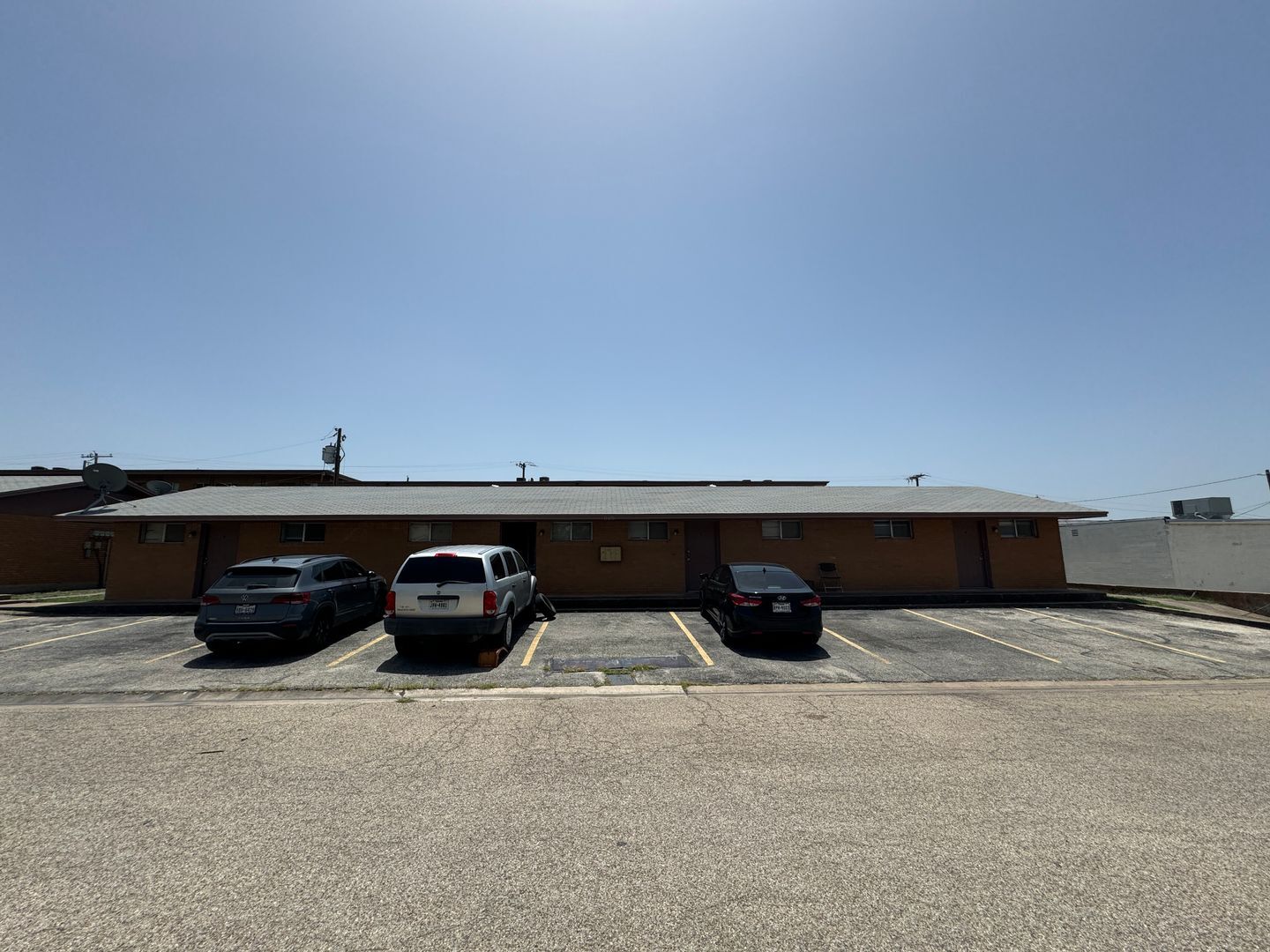 Building Photo - 808 Safady Ave