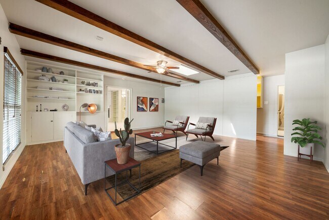 Building Photo - Welcome to this beautiful 3-bedroom, 2-bat...