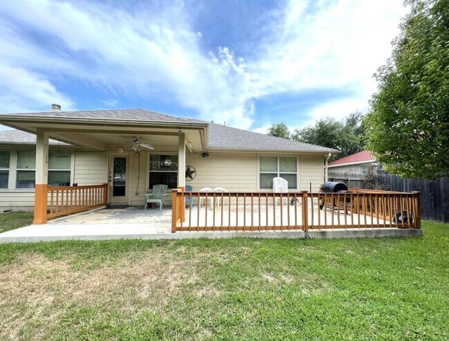 Building Photo - 1412 Firebush Dr