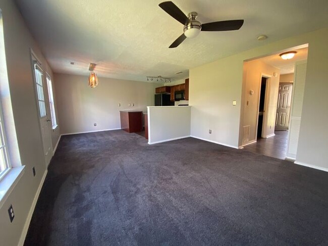 Building Photo - Now Available - 2 Bed 2 Bath House in Brit...