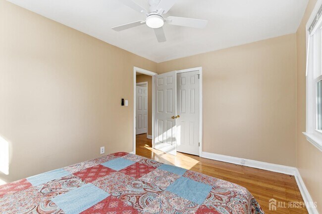 Building Photo - 219 Plainfield Rd