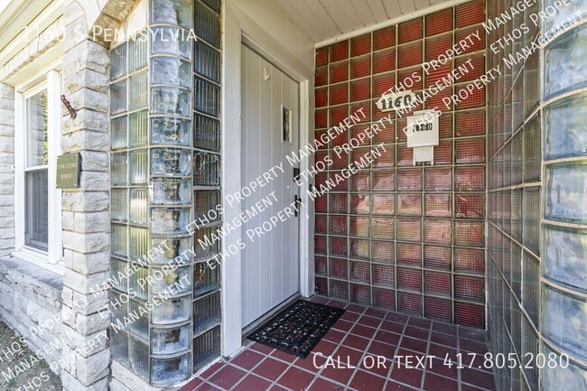 Building Photo - Beautifully Remodeled 3 Bedroom / 2 Bath M...