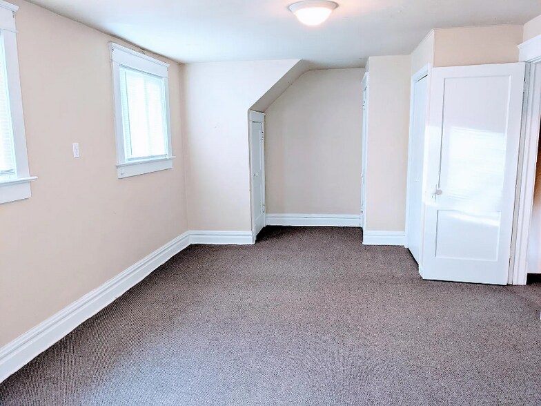 Building Photo - 2208 Highland Ave