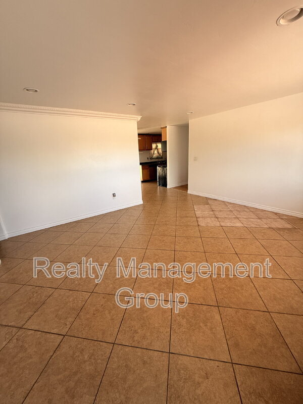 Building Photo - 98 E Palomar St