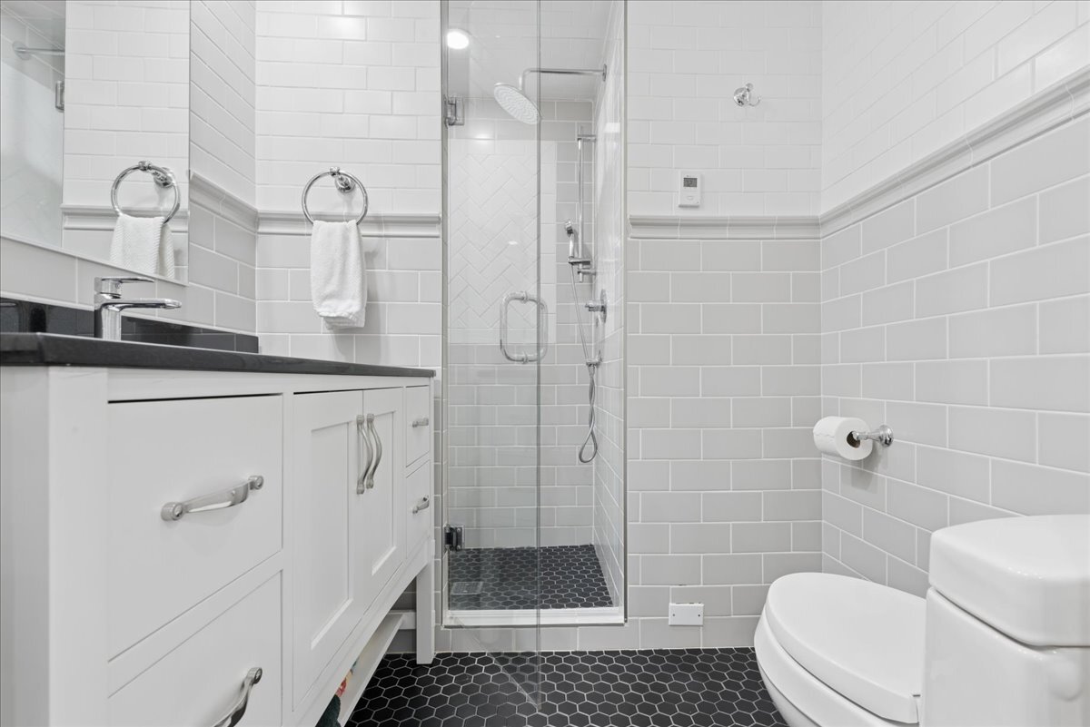 Building Photo - 1441 W Wolfram St