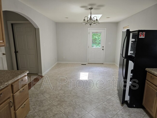 Building Photo - 7122 Ramblewood Dr
