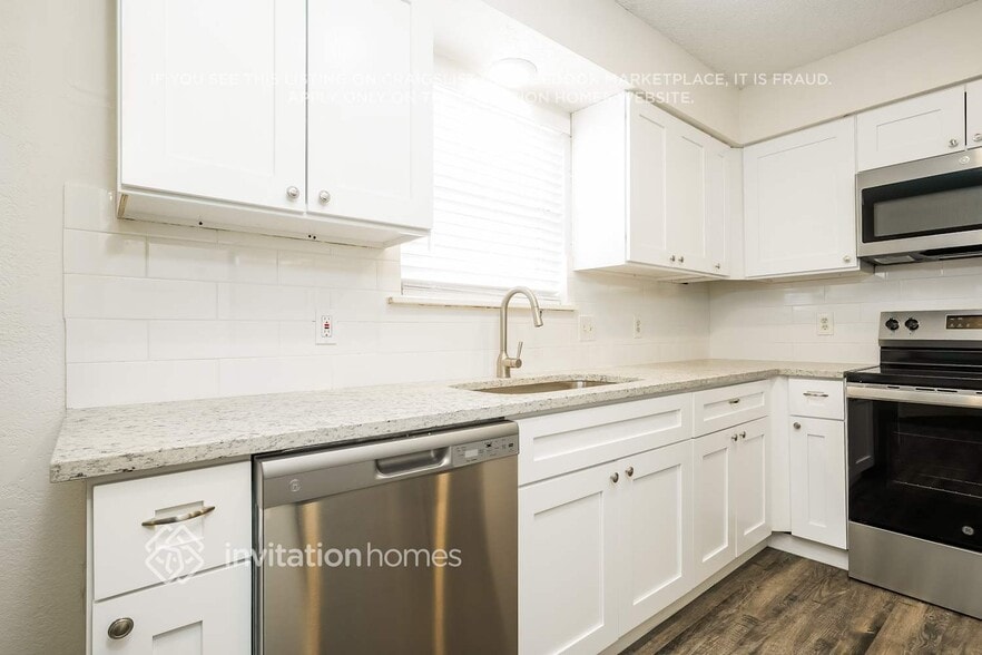 Building Photo - 5205 Hideaway Ct