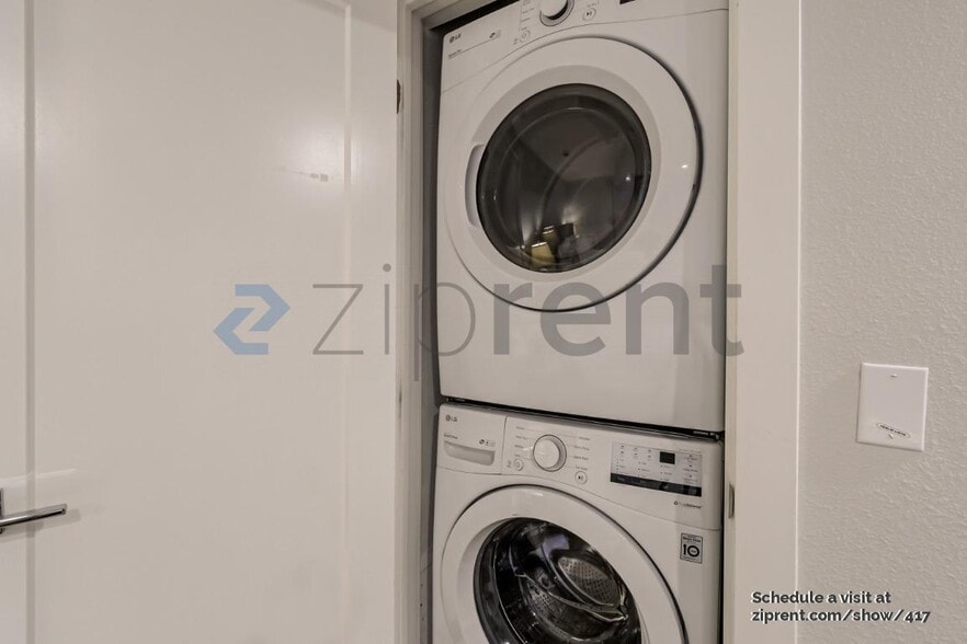 Building Photo - 17363 Park Ave