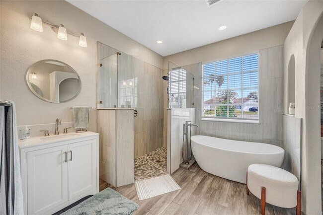 Building Photo - 6120 Chene Ct