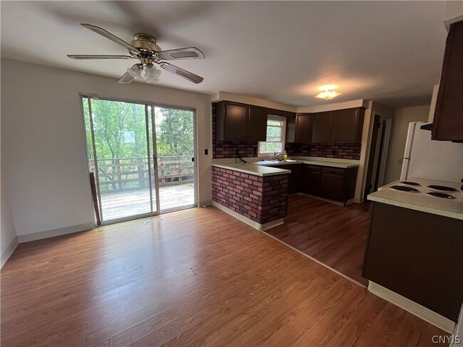 Building Photo - 645 Sunflower Dr