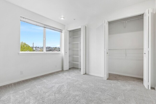 Building Photo - 3633 22nd Ave W