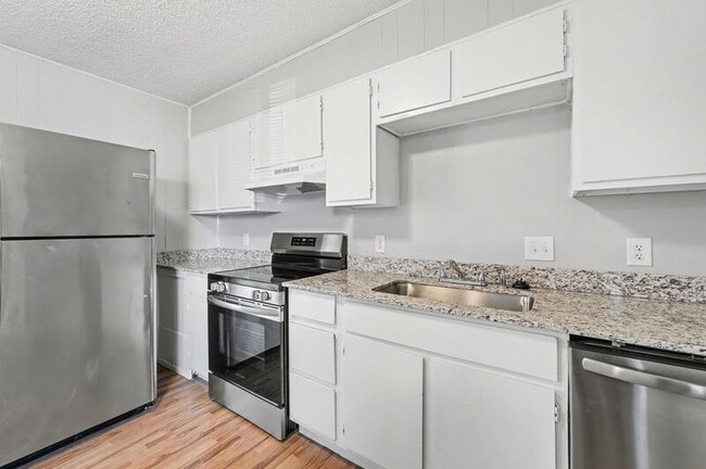 Building Photo - 1045 Happy Holw