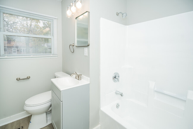 Bathroom - 16776 Artesian Ave