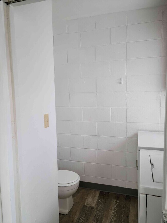 Building Photo - Centrally Located 2 Bedroom Townhouse