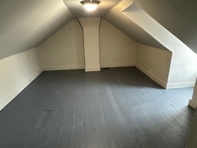 Building Photo - Updated 3 Bedroom, 1 Bath