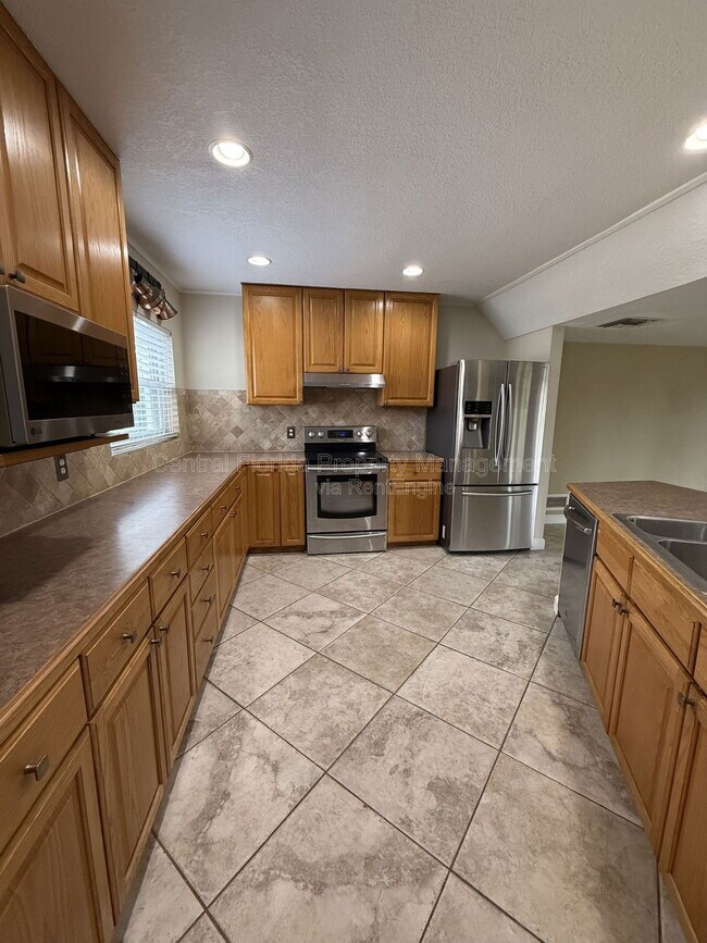 Building Photo - 103 Lake Brantley Terrace