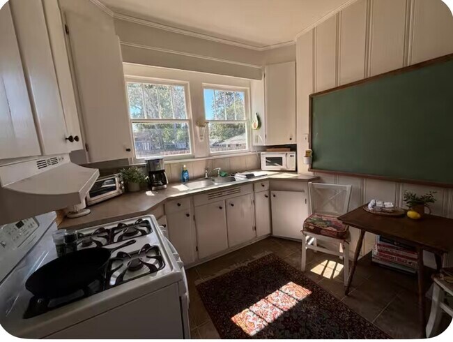 Building Photo - 2037 Stanford Ave