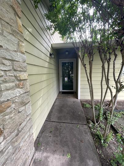 Building Photo - 512 Eberhart Ln