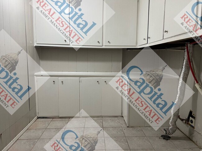 Building Photo - 3 Bedroom With Move In Special