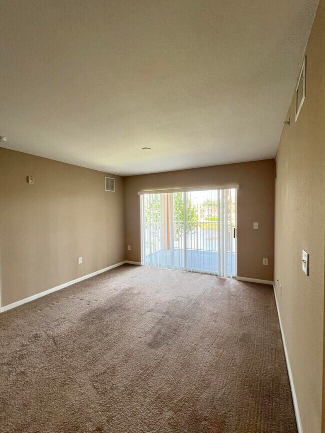 Building Photo - 181 SW Palm Dr