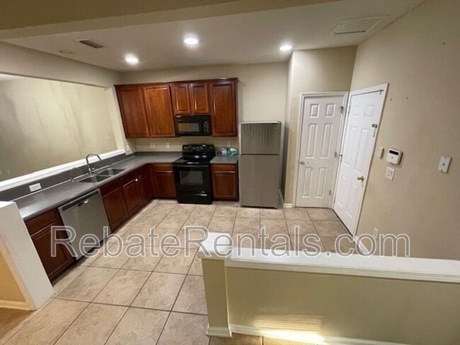 Building Photo - 4199 Highwood Dr