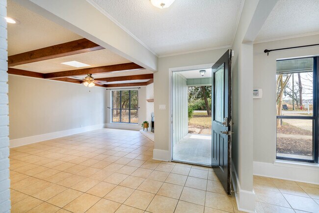 Building Photo - 1688 Vine Ave