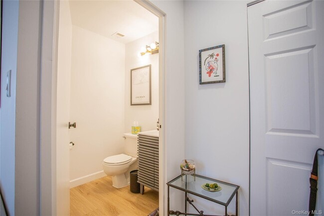 Building Photo - 100 W Broadway