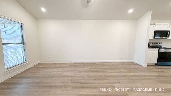 Building Photo - 2161 Langford Ave