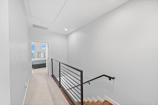 Building Photo - 1318 Reinerman St