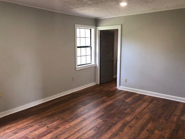 Building Photo - Renovated 2 Bedroom 2 Bath Home for Rent with Detached Garage!