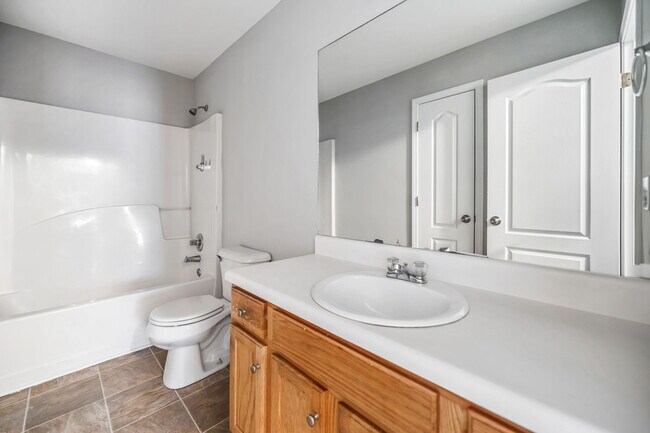 Building Photo - 82 Brookvalley Ct W