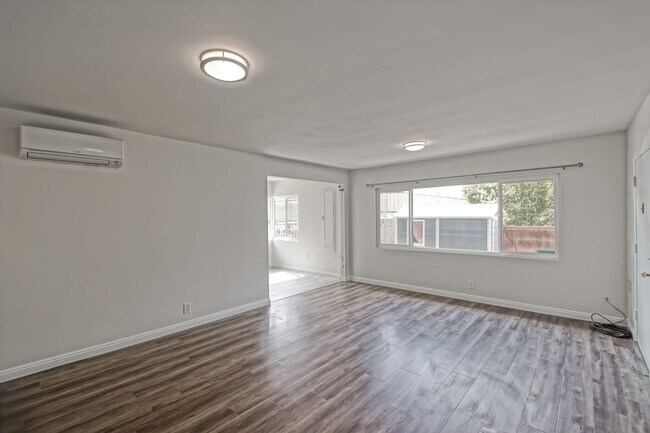Building Photo - 11864 Manor Dr