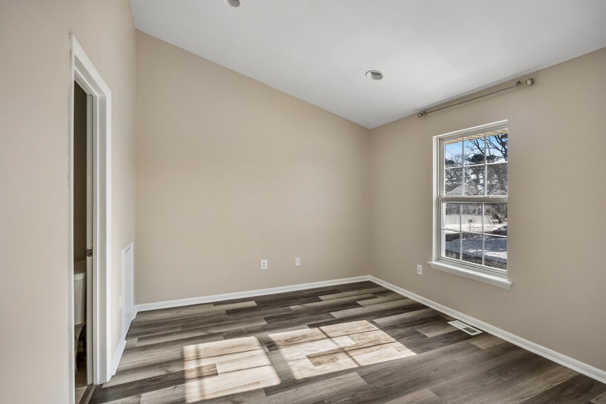 Building Photo - 49 Grant Ln