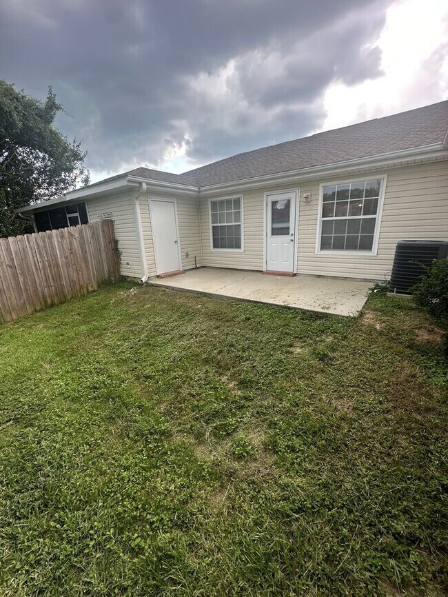 Building Photo - 7970 Stonebrook Dr
