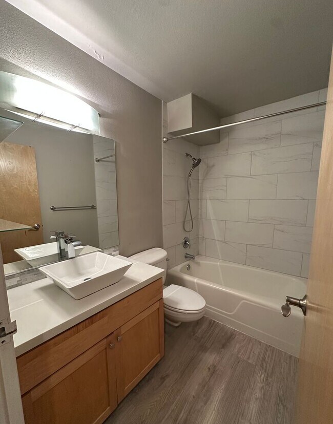 Building Photo - Updated 2BR Condo at Sky Terrace (Utilitie...