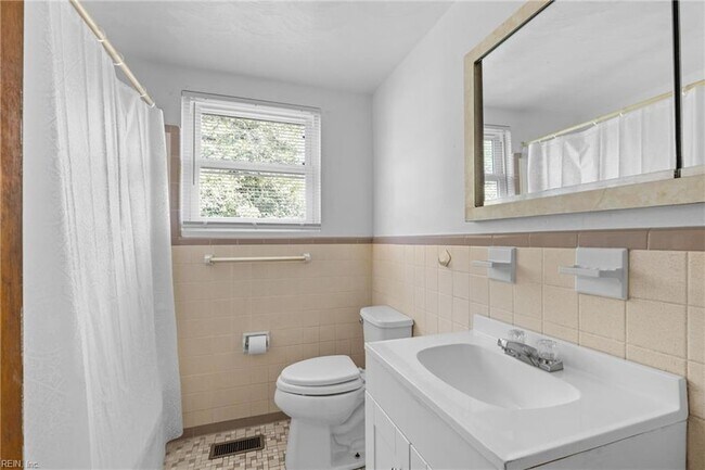 Building Photo - 4910 Johnson Ave