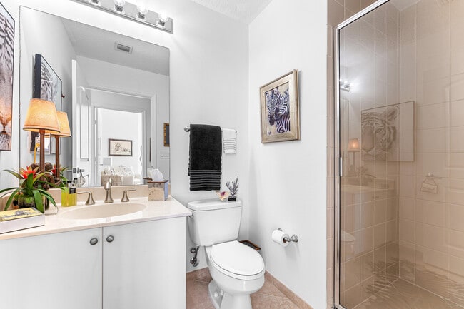 Building Photo - 701 S Olive Ave