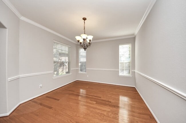 Building Photo - 4422 Roundtree Ln