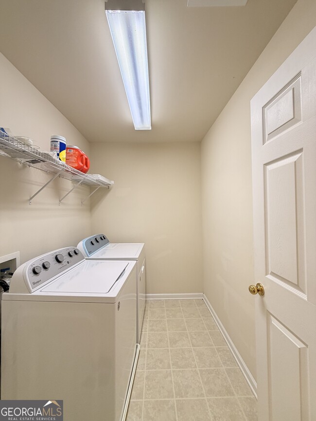 Building Photo - 6115 Deluna Way