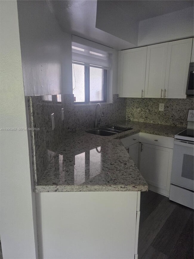 Building Photo - 8365 SW 152nd Ave