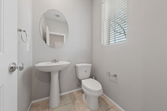 Building Photo - Modern 3-Bedroom + Loft Near VA Hospital